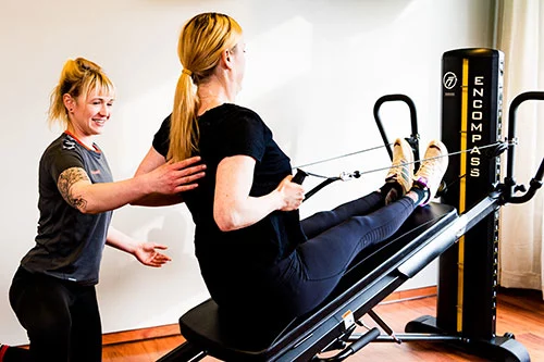 Aktive Physiotherapie und Krankengymnastik nahe Ratzeburg Krankengymnastik im modernen Trainingsraum für Patienten aus Ratzeburg